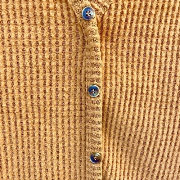 Caution to the Wind Cropped Waffle Weave Shirt Size M - Picture 5 of 5